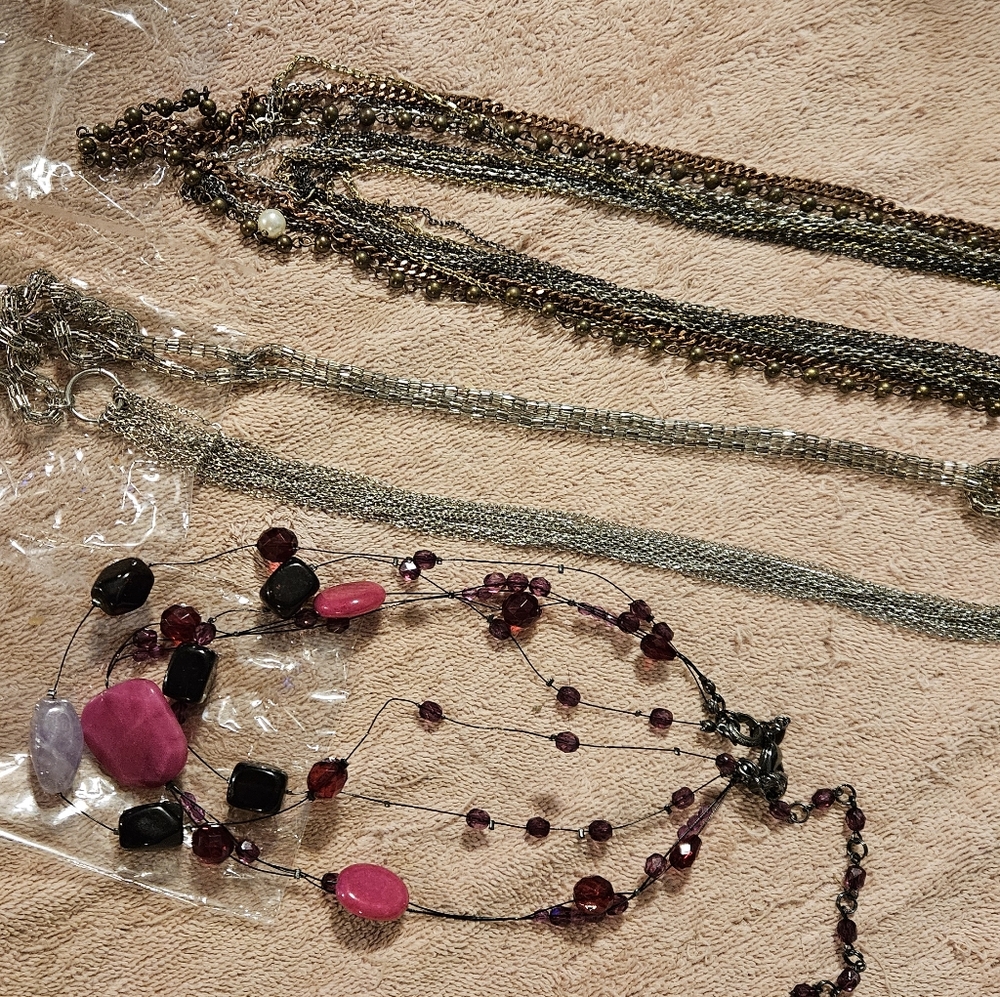 Mystery Bundle 3 pieces of Jewelry. NO CANCELLATIONS ON ACCIDENTAL BIDS - Picture 2 of 10